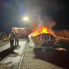 Zur "Langen Nacht der Feuerwehr" haben die Feuerwehren im nördlichen Oberallgäu am Samstagabend eingeladen. Mit vielen unterschiedlichen Programmpunkten durften die Besucher z. B.  einen Löschtrupp beim "Innenangriff" in einem realistisch nachgebildeten Brandraum begleiten und erfuhren mehr über die moderne Brandbekämpfung und Technische Hilfeleistung. Zudem gab es neben einer Fahrzeugausstellung auch Informationen zur ehrenamtlichen Arbeit über die Feuerwehr. 
Container in BrandUm den Besuchern die Arbeit der Feuerwehr näher zu bringen, wurde in Kimratshofen zum Beispiel ein Feuer in einem Container entfacht. Wie bei einem realen Einsatz wurden die Kräfte per Sirene alarmiert und rückten mit Blaulicht und Martinshorn an. In Schrattenbach gab es am Abend eine Vorführung der Feuerwehrjugend und es wurde ein Fettbrand simuliert. Den Abschluss bildete dann ein Corso aus Feuerwehrfahrzeugen, der alle 16 Feuerwehren im Inspektionsbereich Nord des Landkreises Oberallgäu abfuhr. 
[video]https://www.youtube.com/watch?v=UKR1paeYQho[/video]16 Feuerwehren nahmen TeilAn der Aktion die bayernweit stattfand, nahmen aus dem nördlichen Landkreis Oberallgäu folgende Feuerwehren Teil: Schrattenbach, Börwang, Wildpoldsried, Hochgreut, Moosbach-Untergassen, Sulzberg, Hegge, Kreuzthal, Muthmannshofen, Kimratshofen, Ermengerst, Wiggensbach, Krugzell, Dietmannsried, Lauben.