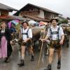 Trotz teilweise strömenden Regen kamen hunderte Zuschauern zum Viehscheid nach Wertach. Mit insgesamt rund 700 Tieren von sechs verschiedenen Alpen gehört er zu den größeren Viehscheiden im Allgäu. Neben einem Festzelt gab es auch einen großen Krämermarkt, der ebenfalls gut besucht war.