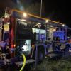 Update:Am frühen Mittwochmorgen, gegen 01:30 Uhr, ist in Lindenberg im Landkreis Lindau im Ortsteil Nadenberg der Dachstuhl eines Hauses in Brand geraten. Die Ursache für das Feuer ist derzeit noch unbekannt. Es gab keine Verletzten, aber der Sachschaden beträgt laut Polizei rund 100.000 Euro. Schnelles Eingreifen verhindert SchlimmeresDie Feuerwehr, die nach der Mitteilung des Feuers bei der Integrierten Leitstelle Allgäu sofort ausrückte, konnte durch das schnelle Eingreifen verhindern, dass sich die Flammen auf den Rest des Gebäudes ausweiteten. Das Feuer beschädigte deshalb nur einen Teil des Daches. 
[video]https://www.youtube.com/watch?v=lxntDgQq24w[/video]80 Einsatzkräfte vor OrtBei dem Brand waren insgesamt 80 Einsatzkräfte der Freiwilligen Feuerwehren Lindenberg im Allgäu und Heimenkirch sowie des Rettungsdienstes im Einsatz. Die ersten Ermittlungen vor Ort führte die Polizeiinspektion Lindenberg im Allgäu zusammen mit dem Kriminaldauerdienst Memmingen. Die weitere Sachbearbeitung zur Klärung der konkreten Brandursache übernimmt das Fachkommissariat der Kriminalpolizeistation Lindau.Bezugsmeldung:In Nadenberg bei Lindenberg (Landkreis Lindau) ist in der Nacht zum Mittwoch ein Feuer in einem Wohnhaus ausgebrochen. Die Einsatzkräfte wurden um 01:35 Uhr über den Brand informiert und rückten sofort aus. Glücklicherweise keine Verletzten
Personen wurden bei dem Feuer glücklicherweise nicht verletzt. Die Brandursache ist derzeit noch unklar. Im Laufe des Tages werden Ermittler der Kriminalpolizei Lindau den Brandort genauer untersuchen. Laut Polizei dürfte der entstandene Sachschaden bei rund 100.000 Euro liegen. Weitere Informationen folgen.