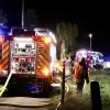 Update:Am frühen Mittwochmorgen, gegen 01:30 Uhr, ist in Lindenberg im Landkreis Lindau im Ortsteil Nadenberg der Dachstuhl eines Hauses in Brand geraten. Die Ursache für das Feuer ist derzeit noch unbekannt. Es gab keine Verletzten, aber der Sachschaden beträgt laut Polizei rund 100.000 Euro. Schnelles Eingreifen verhindert SchlimmeresDie Feuerwehr, die nach der Mitteilung des Feuers bei der Integrierten Leitstelle Allgäu sofort ausrückte, konnte durch das schnelle Eingreifen verhindern, dass sich die Flammen auf den Rest des Gebäudes ausweiteten. Das Feuer beschädigte deshalb nur einen Teil des Daches. 
[video]https://www.youtube.com/watch?v=lxntDgQq24w[/video]80 Einsatzkräfte vor OrtBei dem Brand waren insgesamt 80 Einsatzkräfte der Freiwilligen Feuerwehren Lindenberg im Allgäu und Heimenkirch sowie des Rettungsdienstes im Einsatz. Die ersten Ermittlungen vor Ort führte die Polizeiinspektion Lindenberg im Allgäu zusammen mit dem Kriminaldauerdienst Memmingen. Die weitere Sachbearbeitung zur Klärung der konkreten Brandursache übernimmt das Fachkommissariat der Kriminalpolizeistation Lindau.Bezugsmeldung:In Nadenberg bei Lindenberg (Landkreis Lindau) ist in der Nacht zum Mittwoch ein Feuer in einem Wohnhaus ausgebrochen. Die Einsatzkräfte wurden um 01:35 Uhr über den Brand informiert und rückten sofort aus. Glücklicherweise keine Verletzten
Personen wurden bei dem Feuer glücklicherweise nicht verletzt. Die Brandursache ist derzeit noch unklar. Im Laufe des Tages werden Ermittler der Kriminalpolizei Lindau den Brandort genauer untersuchen. Laut Polizei dürfte der entstandene Sachschaden bei rund 100.000 Euro liegen. Weitere Informationen folgen.