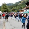 Beim Viehscheid in Nesselwängle sind nicht nur Kühe von der Alpe getrieben worden. Auch Schwarznasenschafe und Ziegen waren dabei. Die etwa 120 Tiere wurden gegen 14 Uhr an hunderten von Zuschauern durch das Dorf geführt.