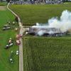 Update:Den Brand der Lagerhalle bei Niederrieden hatte ein Passant bemerkt. Er sah den Rauch von der Halle aus aufsteigen. Trotz sofortiger Verständigung der Feuerwehr stand die Halle, wie es im Polizeibericht heißt, kurze Zeit später in Vollbrand.
[video]https://www.youtube.com/watch?v=ewKGepygoV8[/video]Bagger helfen beim LöschenIn der Halle waren mehrere hundert Ballen Stroh und Heu gelagert. Um das Feuer zu löschen musste die Halle erst von zwei Baggern abgerissen werden. Danach wurde das Stroh und das Heu auf einem nahen Acker ausgebreitet und gelöscht. Die Arbeiten zogen sich bis in die Nacht hinein. Ursache noch unklarBei dem Einsatz waren Feuerwehren aus Niederrieden, Boos, Buxheim, Memmingen, Fellheim, Heimertingen, Reichau und Holzgünz sowie das THW Memmingen und der Rettungsdienst mit insgesamt etwa 150 Einsatzkräften im Einsatz. Es entstand ein Sachschaden von ca. 500.000 Euro. Das Fachkommissariat der Kriminalpolizei Memmingen hat vor Ort die Ermittlungen zum Brandfall übernommen. Die Brandursache ist derzeit noch unklar.Bezugsmeldung:Bei Niederrieden ist am Mittwochnachmittag eine Lagerhalle in Brand geraten. Beim Eintreffen der Einsatzkräfte stand die Halle bereits im Vollbrand. Die Feuerwehr ist mit mehreren Fahrzeugen und über 100 Einsatzkräften vor Ort. In dem Stadel waren laut Angaben unseres Reporters unter Anderem Heuballen und Brennholz gelagert.Hoher SachschadenDie Wasserversorgung soll sich schwierig gestalten, da die Schlauchleitung mehrere Hundert Meter lang ist. Mehrere Landwirte fahren deshalb mit Traktoren und Güllefässern Löschwasser zum Einsatzort. Weil sich auf dem Dach auch eine Photovoltaikanlage befand geht man aktuell von einem Sachschaden von mehreren hunderttausend Euro aus. Verletzt wurde nach aktuellem Stand niemand. Die Brandursache ist aktuell noch unklar.