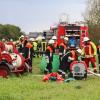 Update:Den Brand der Lagerhalle bei Niederrieden hatte ein Passant bemerkt. Er sah den Rauch von der Halle aus aufsteigen. Trotz sofortiger Verständigung der Feuerwehr stand die Halle, wie es im Polizeibericht heißt, kurze Zeit später in Vollbrand.
[video]https://www.youtube.com/watch?v=ewKGepygoV8[/video]Bagger helfen beim LöschenIn der Halle waren mehrere hundert Ballen Stroh und Heu gelagert. Um das Feuer zu löschen musste die Halle erst von zwei Baggern abgerissen werden. Danach wurde das Stroh und das Heu auf einem nahen Acker ausgebreitet und gelöscht. Die Arbeiten zogen sich bis in die Nacht hinein. Ursache noch unklarBei dem Einsatz waren Feuerwehren aus Niederrieden, Boos, Buxheim, Memmingen, Fellheim, Heimertingen, Reichau und Holzgünz sowie das THW Memmingen und der Rettungsdienst mit insgesamt etwa 150 Einsatzkräften im Einsatz. Es entstand ein Sachschaden von ca. 500.000 Euro. Das Fachkommissariat der Kriminalpolizei Memmingen hat vor Ort die Ermittlungen zum Brandfall übernommen. Die Brandursache ist derzeit noch unklar.Bezugsmeldung:Bei Niederrieden ist am Mittwochnachmittag eine Lagerhalle in Brand geraten. Beim Eintreffen der Einsatzkräfte stand die Halle bereits im Vollbrand. Die Feuerwehr ist mit mehreren Fahrzeugen und über 100 Einsatzkräften vor Ort. In dem Stadel waren laut Angaben unseres Reporters unter Anderem Heuballen und Brennholz gelagert.Hoher SachschadenDie Wasserversorgung soll sich schwierig gestalten, da die Schlauchleitung mehrere Hundert Meter lang ist. Mehrere Landwirte fahren deshalb mit Traktoren und Güllefässern Löschwasser zum Einsatzort. Weil sich auf dem Dach auch eine Photovoltaikanlage befand geht man aktuell von einem Sachschaden von mehreren hunderttausend Euro aus. Verletzt wurde nach aktuellem Stand niemand. Die Brandursache ist aktuell noch unklar.