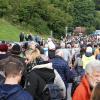 Am Freitagvormittag war auch Nesselwang mit dem Viehscheid an der Reihe. 115 Schumpen zogen vom Waldfestplatz, die Liftstraße hinunter bis zum Feuerwehrhaus. Entlang der ganzen Strecke wurden die Tiere dabei von vielen Zuschauern beobachtet. Am Nachmittag spielt dann die Harmoniemusik Nesselwang im Festzelt auf und auch die traditionelle Schellenübergabe findet dann statt.