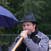 Am Samstag fand der Viehscheid in Immenstadt statt. Ab 09:00 Uhr zogen 10 Alpe mit über 800 Tieren durch die Stadt auf den Viehscheidhof. Leider spielte das Wetter nicht mit. Die ganze Zeit war es bewölkt und immer wieder trieb ein Regenschauer die zahlreichen Schaulustigen schutzsuchend unter die Regenschirme. Glücklicherweise gab es genug überdachte Verkaufsstände und ein Festzelt, dass dank des Wetters gut besucht war.