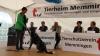 Der Tag der offenen Tür am vergangenen Sonntag im Tierheim Memmingen war ein voller Erfolg. Neben einer WAU-WOW-Schau, der Vorführung von Hunden aus dem Tierheim und einer Vorführung der BRK Rettungshundestaffel, hatten die zahlreichen Besucher auch die Möglichkeit sich einen Einblick in den Alltag der Tierpfleger zu verschaffen. Um die Teilnehmer der WAU-WOW-Schau zu bewerten, waren unter anderem Landrat Alex Eder, Oberbürgermeister Manfred Schilder und der Leiter der Polizeiinspektion Memmingen Joachim Huber in der Jury. 
﻿Finanzierung durch Spenden Das 1970 erbaute Tierheim wird nur durch Spenden, Mitgliedsbeiträgen und Pauschalzahlungen von Stadt und Gemeinden finanziert. Momentan sind im Memminger Tierheim rund 230 Tiere untergebracht, ein Großteil davon sind Katzen. Neben den üblichen Haustieren wie Hunden, Katzen, Mäusen und Vögeln, waren im Tierheim auch schon ein Krokodil, ein Nasenbär und eine Schwarze Witwe zu Gast.