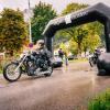 Am Sonntag fand in Immenstadt im Allgäu die Veranstaltung "1. Toy Run des Enzian e.V." statt. Dabei machten rund 120 Motorräder eine Rundfahrt. Auch Live Musik und Bewirtung gab es. Die Veranstaltung wurde von vielen ehrenamtlichen Helfern organisiert. Obwohl das Wetter nicht mitspielte, waren doch einige Besucher vor Ort.