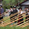 Am Sonntag fand das Albhornbläsertreffen bei Wertach statt. Nach einem Gottesdienst, dem Frühshoppen und Vorträgen der 4 Landkreise und den "Geiselschnöller" aus Nesselwang, gab es einen Gemeinschaftschor mit 160 Albhornbläserrinnen und Bläser. "Es ist Atemberaubend so etwas zu hören. Der Klang ist einzigartig wenn so viele Alphörner auf einmal zu hören sind", so Katja Gehring aus Wertach.
