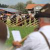 Am Sonntag fand das Albhornbläsertreffen bei Wertach statt. Nach einem Gottesdienst, dem Frühshoppen und Vorträgen der 4 Landkreise und den "Geiselschnöller" aus Nesselwang, gab es einen Gemeinschaftschor mit 160 Albhornbläserrinnen und Bläser. "Es ist Atemberaubend so etwas zu hören. Der Klang ist einzigartig wenn so viele Alphörner auf einmal zu hören sind", so Katja Gehring aus Wertach.