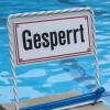 Zum Abschluss der letzten Freibadsaison vor dem Umbau hat es am Samstag eine Abschlussparty gegeben. Das Programm für das Freibadfest endete jedoch früher: Aufgrund der unsicheren Wetterprognose für den Abend haben die Verantwortlichen entschieden, die ab 18 Uhr geplante Pool-Party mit DJ abzusagen.
Buntes ProgrammGeboten wurde zum Beispiel Wassergymnastik, Schnuppertauchen, Aqua-Zumba oder Kanu-Schnuppern. Oberbürgermeister Manfred Schilder begrüßte die Gäste, die leider, auf Grund der Wettevorhersage, erst Mittags mit dem Sonnenschein kamen. Hier sehen Sie die Bilder zur Abschlussparty.