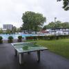 Zum Abschluss der letzten Freibadsaison vor dem Umbau hat es am Samstag eine Abschlussparty gegeben. Das Programm für das Freibadfest endete jedoch früher: Aufgrund der unsicheren Wetterprognose für den Abend haben die Verantwortlichen entschieden, die ab 18 Uhr geplante Pool-Party mit DJ abzusagen.
Buntes ProgrammGeboten wurde zum Beispiel Wassergymnastik, Schnuppertauchen, Aqua-Zumba oder Kanu-Schnuppern. Oberbürgermeister Manfred Schilder begrüßte die Gäste, die leider, auf Grund der Wettevorhersage, erst Mittags mit dem Sonnenschein kamen. Hier sehen Sie die Bilder zur Abschlussparty.