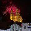 Am Sonntag kam die Sonne zurück auf die Festwoche. Nach zwei Tagen Regen konnten die Besucherinnen und Besucher zum Abschluss nochmal bei strahlend blauem Himmel die Allgäuer Festwoche genießen. Viele gönnten sich ein Eis. Lange Schlangen bildeten sich vor den Fahrgeschäften hinter dem Festzelt, wo nicht nur die Schützenvereine ein wohlverdientes Bier genossen.
Allgäuer Festwoche 2022: OB Kiechle "überglücklich"!