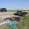 Am Dienstagnachmittag  gegen 15:38 Uhr ist zwischen Biberach und Roggenburg eine Autofahrerin mit einem Motorradfahrer zusammengekracht. Die 24-jährige Fahrerin hatte den 31-Jährigen Biker beim Abbiegen auf einen Feldweg übersehen. Der Motorradfahrer konnte nicht mehr bremsen und stieß mit dem Auto zusammen. 
Motorradfahrer im KrankenhausDer Motorradfahrer stürzte anschließend und erlitt dabei schwere Verletzungen. Ein Rettungshubschrauber brachte ihn sofort ins Krankenhaus. Die Autofahrerin wurde nur leicht verletzt. An beiden Fahrzeugen entstand hoher Sachschaden, sie wurden abgeschleppt. Die Staatsanwaltschaft hat die Hinzuziehung eines Sachverständigen angeordnet. Die Polizei musste die Fahrbahn für einen längeren Zeitraum komplett sperren.  Insgesamt waren 16 Einsatzkräfte der Feuerwehren Weißenhorn, Roggenburg und Biberach vor Ort.