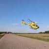 Am Sonntagnachmittag ist ein 16-jähriger Jugendlicher in Kötz (Landkreis Günzburg) nach einem Sturz mit seinem Leichtkraftrad verstorben. Der 16-Jährige war gegen 16:00 Uhr mit seinem Fahrzeug auf der Ortsverbindungsstraße nach Ebersbach unterwegs. Aus bislang ungeklärter Ursache geriet er mit den Rädern ins Bankett und verlor die Kontrolle über sein Fahrzeug. 
Noch an der Unfallstelle verstorbenAnschließend kam er von der Straße ab und stürzte mit seinem Leichtkraftrad in ein Maisfeld. Der Polizei zufolge zog sich der Jugendliche durch den Aufprall oder den Zusammenstoß mit einem Verkehrszeichen so schwere Verletzungen zu, dass er noch an der Unfallstelle starb. Gutachter soll Unfallhergang klärenZur Klärung des genauen Unfallhergangs wurde ein Gutachter hinzugezogen. Die Ortsverbindungsstraße zwischen Limbach und Ellerbach war bis 20:00 Uhr vollständig gesperrt. Neben der Polizei waren Einsatzkräfte der Freiwilligen Feuerwehren Limbach und Burgau mit dem Kreisbrandinspektor und die Kräfte des Rettungsdienstes sowie ein Rettungshubschrauber im Einsatz.