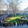 Hunderte Menschen standen wie hier vor der Alten Nationalgalerie Schlange, als die Berliner Museen zum vorerst letzten Mal kostenlos zugänglich waren. 