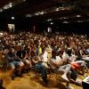 Am Mittwochabend stand Kurt Krömer in der mit mehr als 600 Zuschauern ausverkauften Kultbox auf der Bühne. Krömer entpuppte sich dabei als waschechte Rampensau und schreckte auch vor drastischen Publikumsbeschimpfungen nicht zurück. So kennen ihn die Fans.