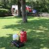 Am frühen Montagnachmittag ist in der Günzburger Gartenanlage "Reitplatz" eine Gartenhütte komplett abgebrannt. Mindestenst eine in der Hütte gelagerte Gasflasche ist laut Polizeibericht explodiert. 
Vermutlich keine BrandstiftungDie Freiwillige Feuerwehr hat den Brand gelöscht und ein Übergreifen des Brandes auf benachbarte Hütten verhindert. Konkrete Hinweise auf Brandstiftung sind derzeit nicht vorhanden, die Brandursache ist unklar. Der Sachschaden beläuft sich nach Schätzung der Polizei auf mehrere tausend Euro.