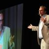 Am Mittwochabend stand Kurt Krömer in der mit mehr als 600 Zuschauern ausverkauften Kultbox auf der Bühne. Krömer entpuppte sich dabei als waschechte Rampensau und schreckte auch vor drastischen Publikumsbeschimpfungen nicht zurück. So kennen ihn die Fans.
