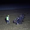 Am späten Samstagabend ist ein 26-Jähriger mit seinem Auto auf der B16 bei Günzburg von der Straße abgekommen. In einer leichten Linkskurve kam das Auto nach rechts von der Fahrbahn ab. Dort streifte es erst einen Baum und überschlug sich dann in einem angrenzenden Acker, bevor es auf der Seite liegen blieb. 
Nur leichte VerletzungenDer Fahrer war alleine in seinem Auto. Ersthelfer konnten ihn aus dem völlig zerstörten Fahrzeug bergen. Der Mann wurde trotz dem Totalschaden an seinem Auto nur leicht verletzt und mit dem Rettungswagen in ein Krankenhaus gebracht.Verdacht auf AlkoholBei dem Verkehrsunfall entstand ein geschätzter Sachschaden von 3.500 Euro. Bei der Unfallaufnahme ergab "der Verdacht, dass der Fahrer alkoholisiert sei und deshalb von der Fahrbahn abgekommen ist", heißt es im Polizeibericht. Die Polizei hat eine Blutentnahme veranlasst.