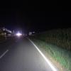 Am späten Samstagabend ist ein 26-Jähriger mit seinem Auto auf der B16 bei Günzburg von der Straße abgekommen. In einer leichten Linkskurve kam das Auto nach rechts von der Fahrbahn ab. Dort streifte es erst einen Baum und überschlug sich dann in einem angrenzenden Acker, bevor es auf der Seite liegen blieb. 
Nur leichte VerletzungenDer Fahrer war alleine in seinem Auto. Ersthelfer konnten ihn aus dem völlig zerstörten Fahrzeug bergen. Der Mann wurde trotz dem Totalschaden an seinem Auto nur leicht verletzt und mit dem Rettungswagen in ein Krankenhaus gebracht.Verdacht auf AlkoholBei dem Verkehrsunfall entstand ein geschätzter Sachschaden von 3.500 Euro. Bei der Unfallaufnahme ergab "der Verdacht, dass der Fahrer alkoholisiert sei und deshalb von der Fahrbahn abgekommen ist", heißt es im Polizeibericht. Die Polizei hat eine Blutentnahme veranlasst.