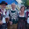 Am Sonntag kam die Sonne zurück auf die Festwoche. Nach zwei Tagen Regen konnten die Besucherinnen und Besucher zum Abschluss nochmal bei strahlend blauem Himmel die Allgäuer Festwoche genießen. Viele gönnten sich ein Eis. Lange Schlangen bildeten sich vor den Fahrgeschäften hinter dem Festzelt, wo nicht nur die Schützenvereine ein wohlverdientes Bier genossen.
Allgäuer Festwoche 2022: OB Kiechle "überglücklich"!