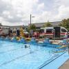Zum Abschluss der letzten Freibadsaison vor dem Umbau hat es am Samstag eine Abschlussparty gegeben. Das Programm für das Freibadfest endete jedoch früher: Aufgrund der unsicheren Wetterprognose für den Abend haben die Verantwortlichen entschieden, die ab 18 Uhr geplante Pool-Party mit DJ abzusagen.
Buntes ProgrammGeboten wurde zum Beispiel Wassergymnastik, Schnuppertauchen, Aqua-Zumba oder Kanu-Schnuppern. Oberbürgermeister Manfred Schilder begrüßte die Gäste, die leider, auf Grund der Wettevorhersage, erst Mittags mit dem Sonnenschein kamen. Hier sehen Sie die Bilder zur Abschlussparty.
