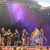 In Schießen bei Roggenburg (Landkreis Neu-Ulm) hat am Freitag das Heidewitzka-Festival begonnen. Nachdem das Festival pandemiebedingt mehrfach verschoben werden musste, kann das "Heidewitzka" in diesem Jahr vom 10. Juni bis zum 18. Juni stattfinden. Los ging es mit einem Konzert der Kastelruther Spatzen am Freitag gefolgt von der "Volksrockparty 1", unter anderem mit den Dorfrockern, am Samstag. 
[embedcode=7mv3jvgelm5][/embedcode]