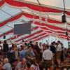 In Schießen bei Roggenburg (Landkreis Neu-Ulm) hat am Freitag das Heidewitzka-Festival begonnen. Nachdem das Festival pandemiebedingt mehrfach verschoben werden musste, kann das "Heidewitzka" in diesem Jahr vom 10. Juni bis zum 18. Juni stattfinden. Los ging es mit einem Konzert der Kastelruther Spatzen am Freitag gefolgt von der "Volksrockparty 1", unter anderem mit den Dorfrockern, am Samstag. 
[embedcode=7mv3jvgelm5][/embedcode]
