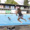 Zum Abschluss der letzten Freibadsaison vor dem Umbau hat es am Samstag eine Abschlussparty gegeben. Das Programm für das Freibadfest endete jedoch früher: Aufgrund der unsicheren Wetterprognose für den Abend haben die Verantwortlichen entschieden, die ab 18 Uhr geplante Pool-Party mit DJ abzusagen.
Buntes ProgrammGeboten wurde zum Beispiel Wassergymnastik, Schnuppertauchen, Aqua-Zumba oder Kanu-Schnuppern. Oberbürgermeister Manfred Schilder begrüßte die Gäste, die leider, auf Grund der Wettevorhersage, erst Mittags mit dem Sonnenschein kamen. Hier sehen Sie die Bilder zur Abschlussparty.