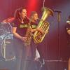 In Schießen bei Roggenburg (Landkreis Neu-Ulm) hat am Freitag das Heidewitzka-Festival begonnen. Nachdem das Festival pandemiebedingt mehrfach verschoben werden musste, kann das "Heidewitzka" in diesem Jahr vom 10. Juni bis zum 18. Juni stattfinden. Los ging es mit einem Konzert der Kastelruther Spatzen am Freitag gefolgt von der "Volksrockparty 1", unter anderem mit den Dorfrockern, am Samstag. 
[embedcode=7mv3jvgelm5][/embedcode]