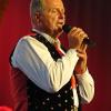 In Schießen bei Roggenburg (Landkreis Neu-Ulm) hat am Freitag das Heidewitzka-Festival begonnen. Nachdem das Festival pandemiebedingt mehrfach verschoben werden musste, kann das "Heidewitzka" in diesem Jahr vom 10. Juni bis zum 18. Juni stattfinden. Los ging es mit einem Konzert der Kastelruther Spatzen am Freitag gefolgt von der "Volksrockparty 1", unter anderem mit den Dorfrockern, am Samstag. 
[embedcode=7mv3jvgelm5][/embedcode]