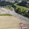 Vom 26. - 28. Juni 2022 treffen sich die G7 auf Schloss Elmau bei Garmisch Partenkirchen - Gipeltreffen der Staats- und Regierungschefs der bedeutendsten Industrienationen der westlichen Welt. Damit einher geht einer der größten Polizeieinsätze in Bayern der letzten Jahre. Unter anderem gibt es bereits jetzt (seit Montag) verstärkte Grenzkontrollen an der Grenze zu Österreich. Das soll die Einreise möglicher Gewalttäter und Terroristen aus dem Ausland verhindern.
[video]https://www.youtube.com/watch?v=2zBAGbCdUqk[/video]
 Stau und Blockabfertigung am PfändertunnelEine Kontrollstelle wurde auch auf der A96 im Bereich der Anschlussstelle Sigmarszell installiert. Aufgrund starken Verkehrs gibt es zeitweise kilometerlangen Rückstau nach Österreich auf die A14 Anschlussstelle Dornbirn Süd. Durch den Stau musste am Grenztunnel Pfändertunnel am Mittwoch eine Blockabfertigung eingerichtet werden. Auch auf allen Ausweichstrecken ist mit Stau und Kontrollen durch Bundespolizei und Zoll zu rechnen.