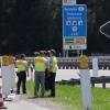 Vom 26. - 28. Juni 2022 treffen sich die G7 auf Schloss Elmau bei Garmisch Partenkirchen - Gipeltreffen der Staats- und Regierungschefs der bedeutendsten Industrienationen der westlichen Welt. Damit einher geht einer der größten Polizeieinsätze in Bayern der letzten Jahre. Unter anderem gibt es bereits jetzt (seit Montag) verstärkte Grenzkontrollen an der Grenze zu Österreich. Das soll die Einreise möglicher Gewalttäter und Terroristen aus dem Ausland verhindern.
[video]https://www.youtube.com/watch?v=2zBAGbCdUqk[/video]
 Stau und Blockabfertigung am PfändertunnelEine Kontrollstelle wurde auch auf der A96 im Bereich der Anschlussstelle Sigmarszell installiert. Aufgrund starken Verkehrs gibt es zeitweise kilometerlangen Rückstau nach Österreich auf die A14 Anschlussstelle Dornbirn Süd. Durch den Stau musste am Grenztunnel Pfändertunnel am Mittwoch eine Blockabfertigung eingerichtet werden. Auch auf allen Ausweichstrecken ist mit Stau und Kontrollen durch Bundespolizei und Zoll zu rechnen.