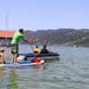 Temperaturen von teils weit über 30 Grad, so gut wie kein Wind und blauer Himmel. So war das Wetter am vergangenen Wochenende im gesamten Allgäu. Am Alpsee bei Immenstadt und auch in Lindau am Bodensee waren die Badeplätze schnell belegt, die Menschen zog es ans und ins Wasser. Stand-Up Paddler, Schwimmer und Treetbootfahrer waren auf dem See unterwegs, um sich irgendwie abzukühlen. 
Abkühlen am Bodensee"Am See ist es gerade so auszuhalten. Wir haben eine Dachgeschoßwohnung und halten es daheim kaum aus", so eine Allgäuerin. Zusammen mit ihrem Ehemann und ihrem Hund ist sie am Bodensee, um sich abzukühlen.Kaum noch Parkplätze am AlpseeAuch am Alpsee bei Immenstadt war viel los. Die große Liegewiese direkt neben der Wasserwacht Immenstadt war schnell gefüllt, auch die Parkplätze waren schnell voll. "Wir haben am kleinen Alpsee geparkt und sind jetzt 15 Minuten hierher gelaufen", so ein junger Allgäuer.
[video]https://www.youtube.com/watch?v=7Ls-IUvCV-8[/video]Badesee in Babenhausen: Polizeieinsatz wegen "Flottem Dreier"Etwas zu heiß waren offenbarzwei Männer und eine Frau an einem Badesee in Babenhausen. Die drei hatten öffentlich Sex - das gibt eine Anzeige wegen Erregung öffentlichen Ärgernisses.Wetteraussichten im Allgäu: Schauer und GewitterDie nächsten Tagebringen teilweise Regen und Abkühlung im Allgäu, es kann allerdings auch heftige Gewitter geben.
