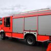 In Schlachters wurde am Dienstagmittag ein Feuermelder aus dem Feuerwehrhaus ausgelöst. Der erste eingetroffene Feuerwehrmann stellt dann fest, dass es auf dem Fahrersitz des einzigen Löschfahrzeuges brannte. Mit einem Feuerlöscher konnte er den Brand aber schnell löschen. 
Taschenlampe als Brandursache Ursächlich für den Brand war laut Polizeibericht eine im Fahrzeug gelagerte Taschenlampe. Der darin befindliche Akku entzündete sich von selbst und explodierte. Dadurch wurde dieser gegen die Fahrzeugdecke geschleudert und blieb brennend auf dem Sitz liegen. Die Flammen breiteten sich im Fahrgastraum aus. Der Schaden wird auf mehrere 10.000 Euro geschätzt. Das Löschfahrzeug ist derzeit nicht einsatzbereit.