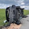 +++Update Mittwoch 6:10 Uhr+++Die Unfallverursacherin war eine 72-jährige Autofahrerin. Sie konnte sich nach dem Zusammenstoß mit dem Fahrzeug eines 33-Jährigen nicht allein aus ihrem Auto befreien und wurde von der Feuerwehr geborgen. Die 72-Jährige erlitt schwere, der 33-Jährige leichte Verletzungen. Der Sachschaden wird auf über 23.000 Euro geschätzt. Die Straße war für zwei Stunden gesperrt.+++Update 17:25 Uhr+++Bei der verletzten Person handelt es sich um eine Frau. Sie schwebt nach aktuellen Erkenntnissen der Einsatzkräfte nicht in Lebensgefahr. Die Frau wollte mit ihrem Auto von Überbach auf die Staatsstraße einbiegen und übersah dabei wohl den Querverkehr. Der Fahrer eines herannahenden Transporters konnte den Zusammenstoß nicht mehr verhindern. Die Polizei befindet sich zur genauen Ermittlung des Unfallhergangs noch vor Ort. Weitere Informationen folgen.VollsperrungWegen eines schweren Verkehrsunfalls bei Dietmannsried/Überbach ist die Straße zwischen Dietmannsried und Probstried aktuell vollgesperrt. In den Unfall verwickelt sind zwei Fahrzeuge. Nach ersten Erkenntnissen der Polizei wurde eine Person bei dem Umfall schwer verletzt.