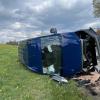 +++Update Mittwoch 6:10 Uhr+++Die Unfallverursacherin war eine 72-jährige Autofahrerin. Sie konnte sich nach dem Zusammenstoß mit dem Fahrzeug eines 33-Jährigen nicht allein aus ihrem Auto befreien und wurde von der Feuerwehr geborgen. Die 72-Jährige erlitt schwere, der 33-Jährige leichte Verletzungen. Der Sachschaden wird auf über 23.000 Euro geschätzt. Die Straße war für zwei Stunden gesperrt.+++Update 17:25 Uhr+++Bei der verletzten Person handelt es sich um eine Frau. Sie schwebt nach aktuellen Erkenntnissen der Einsatzkräfte nicht in Lebensgefahr. Die Frau wollte mit ihrem Auto von Überbach auf die Staatsstraße einbiegen und übersah dabei wohl den Querverkehr. Der Fahrer eines herannahenden Transporters konnte den Zusammenstoß nicht mehr verhindern. Die Polizei befindet sich zur genauen Ermittlung des Unfallhergangs noch vor Ort. Weitere Informationen folgen.VollsperrungWegen eines schweren Verkehrsunfalls bei Dietmannsried/Überbach ist die Straße zwischen Dietmannsried und Probstried aktuell vollgesperrt. In den Unfall verwickelt sind zwei Fahrzeuge. Nach ersten Erkenntnissen der Polizei wurde eine Person bei dem Umfall schwer verletzt.