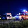 Am Donnerstagabend gegen 20 Uhr ist ein Einfamilienhaus mit angebauter Scheune in Wangen/Ungerhaus in Brand geraten. Das Feuer zerstörte das Haus fast vollständig. Wie die Polizei berichtet, konnten sich die vier im Haus befindlichen Personen, schon bevor die Feuerwehr eintraf, ins Freie retten.
[embedcode=14klqfbhlsni][/embedcode]
Die angrenzende Landstraße 325 musste wegen der starken Rauchentwicklung und den Löscharbeiten bis gegen 23.50 Uhr vollgesperrt werden. Der Sachschaden dürfte bei etwa einer Million Euro liegen. Die freiwillige Feuerwehr aus Wangen und Weingarten war mit 12 Fahrzeugen und 88 Einsatzkräften vor Ort. Die Ermittlungen zur Brandursache dauern an.