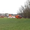 Am Mittwochmittag ist in Waal (Landkreis Ostallgäu) ein Auto mit einem LKW zusammengestoßen. Der 56-jährige Autofahrer wurde schwer verletzt.
Beide offenbar zu weit in der MitteLaut Polizei fuhren beide Fahrzeuge am Ortsausgang von Waal wohl nicht ganz rechts. Die Straße ist hier relativ schmal, es kam zum Zusammenstoß. Der Autofahrer wurde in seinem Auto eingeklemmt und musste von der Feuerwehr Buchloe gerettet werden. Der Rettungshubschrauber brachte den 56-jährigen Ostallgäuer ins Klinikum Kaufbeuren. Der 50-jährige Lkw-Fahrer aus dem Landkreis Aichach-Friedberg blieb unverletzt. Der Sachschaden beträgt rund 35.000 Euro. 
[video]https://www.youtube.com/watch?v=sVtdNGPxMrQ[/video]
Zur Klärung, wer wie weit auf die Gegenfahrbahn kam und der Feststellung der gefahrenen Geschwindigkeiten war ein Gutachter an der Unfallstelle.