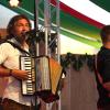 Obwohl die grauen Wolken nichts Gutes verhießen, strömten wieder zahlreiche Besucher in die Festzelte auf der Allgäuer Festwoche. Die Band "Bergluft" sorgte im Stiftzelt für gute Stimmung. Kunst- und Kulturliebhaber bekamen auf der Stadtbühne traditionelle Volkstänze aus Bayern und dem Orient zu sehen.
Festgelände wegen Unwetter geräumtSpäter am Abend machte das Wetter den Feiernden dann doch einen Strich durch die Rechnung. Wie die Allgäuer Zeitung berichtet, musste das Festwochengelände  gegen 23:00 Uhr wegen eines Unwetters geräumt werden.