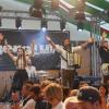 Obwohl die grauen Wolken nichts Gutes verhießen, strömten wieder zahlreiche Besucher in die Festzelte auf der Allgäuer Festwoche. Die Band "Bergluft" sorgte im Stiftzelt für gute Stimmung. Kunst- und Kulturliebhaber bekamen auf der Stadtbühne traditionelle Volkstänze aus Bayern und dem Orient zu sehen.
Festgelände wegen Unwetter geräumtSpäter am Abend machte das Wetter den Feiernden dann doch einen Strich durch die Rechnung. Wie die Allgäuer Zeitung berichtet, musste das Festwochengelände  gegen 23:00 Uhr wegen eines Unwetters geräumt werden.