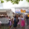 Obwohl die grauen Wolken nichts Gutes verhießen, strömten wieder zahlreiche Besucher in die Festzelte auf der Allgäuer Festwoche. Die Band "Bergluft" sorgte im Stiftzelt für gute Stimmung. Kunst- und Kulturliebhaber bekamen auf der Stadtbühne traditionelle Volkstänze aus Bayern und dem Orient zu sehen.
Festgelände wegen Unwetter geräumtSpäter am Abend machte das Wetter den Feiernden dann doch einen Strich durch die Rechnung. Wie die Allgäuer Zeitung berichtet, musste das Festwochengelände  gegen 23:00 Uhr wegen eines Unwetters geräumt werden.