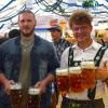 Der Donnerstag machte seinem Namen alle Ehre auf der Allgäuer Festwoche. Am Abend fegte ein Regenschauer über das Festgelände - zeitweise musste das Festwochengelände sogar geräumt werden. Im Laufe des Abends beruhigte sich die Wetterlage dann aber wieder. Die Folge: Volle Festzelte und jede Menge gute Laune.