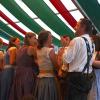 Der Donnerstag machte seinem Namen alle Ehre auf der Allgäuer Festwoche. Am Abend fegte ein Regenschauer über das Festgelände - zeitweise musste das Festwochengelände sogar geräumt werden. Im Laufe des Abends beruhigte sich die Wetterlage dann aber wieder. Die Folge: Volle Festzelte und jede Menge gute Laune.