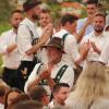 Auch am Montag war auf der Allgäuer Festwoche so Einiges los. Bei schönem Wetter kamen zahlreiche Besucher und genossen den Tag in vollen Zügen. Groß und Klein kamen dabei auf ihre Kosten. Es wurde gelacht, geredet, getrunken und gegessen. Für die gute Stimmung sorgten neben Musikkapellen auch eine ganze Reihe Alphörner. In unserer Bildergalerie sehen sie die besten Bilder des Festwochen-Montags.