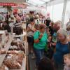 Auch am Dienstagnachmittag war einiges los auf der Allgäuer Festwoche. Eine gut besuchte Wirtschaftsausstellung, viel Unterhaltung und gut gelaunte Besucherinnen und Besucher. Insgesamt verlief die Allgäuer Festwoche bislang sehr friedlich und ruhig. Ein Grund dafür ist das neue Konzept, so die Organisatoren.