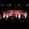 Am vergangenen Sonntag traf sich die Rock-Szene im Roxy in Ulm. Die legendäre Hardrock-Band Rose Tattoo machte hier während der "Once in a Lifetime"-Tour Station. Die Band um Sänger "Angry" Anderson, der von Anfang an (1976) dabei ist und in 3 Tagen seinen 75-sten Geburtstag feiert, heizte dem Publikum im Sound-Stil der frühen AC/DC richtig ein. Schließlich werden sie in ihrer Heimat Australien "Little AC/DC" genannt.