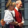 Obwohl die grauen Wolken nichts Gutes verhießen, strömten wieder zahlreiche Besucher in die Festzelte auf der Allgäuer Festwoche. Die Band "Bergluft" sorgte im Stiftzelt für gute Stimmung. Kunst- und Kulturliebhaber bekamen auf der Stadtbühne traditionelle Volkstänze aus Bayern und dem Orient zu sehen.
Festgelände wegen Unwetter geräumtSpäter am Abend machte das Wetter den Feiernden dann doch einen Strich durch die Rechnung. Wie die Allgäuer Zeitung berichtet, musste das Festwochengelände  gegen 23:00 Uhr wegen eines Unwetters geräumt werden.