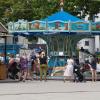 Auch am Mittwochnachmittag war wieder viel los auf der Allgäuer Festwoche. Für die Besucher gab es wieder einiges zu sehen. So konnten Sportfans mit dem Fahrrad Smoothies mixen und am Stand des DAV testen, wie lange sie sich mit den Händen an einer Stange herunterhängen lassen konnten. Zur Stärkung ging es dann ins Festzelt, wo die Blaskapelle wieder alles gab um die Gäste zu unterhalten.