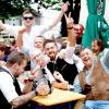 Obwohl die grauen Wolken nichts Gutes verhießen, strömten wieder zahlreiche Besucher in die Festzelte auf der Allgäuer Festwoche. Die Band "Bergluft" sorgte im Stiftzelt für gute Stimmung. Kunst- und Kulturliebhaber bekamen auf der Stadtbühne traditionelle Volkstänze aus Bayern und dem Orient zu sehen.
Festgelände wegen Unwetter geräumtSpäter am Abend machte das Wetter den Feiernden dann doch einen Strich durch die Rechnung. Wie die Allgäuer Zeitung berichtet, musste das Festwochengelände  gegen 23:00 Uhr wegen eines Unwetters geräumt werden.